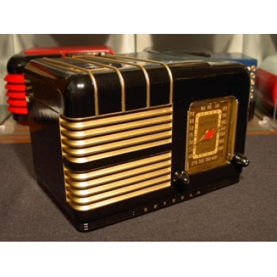 Detrola 340 (1940) Bakelite Radio